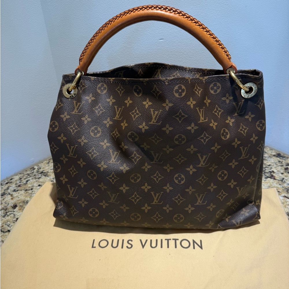 authentic LOUIS VUITTON Monogram Artsy